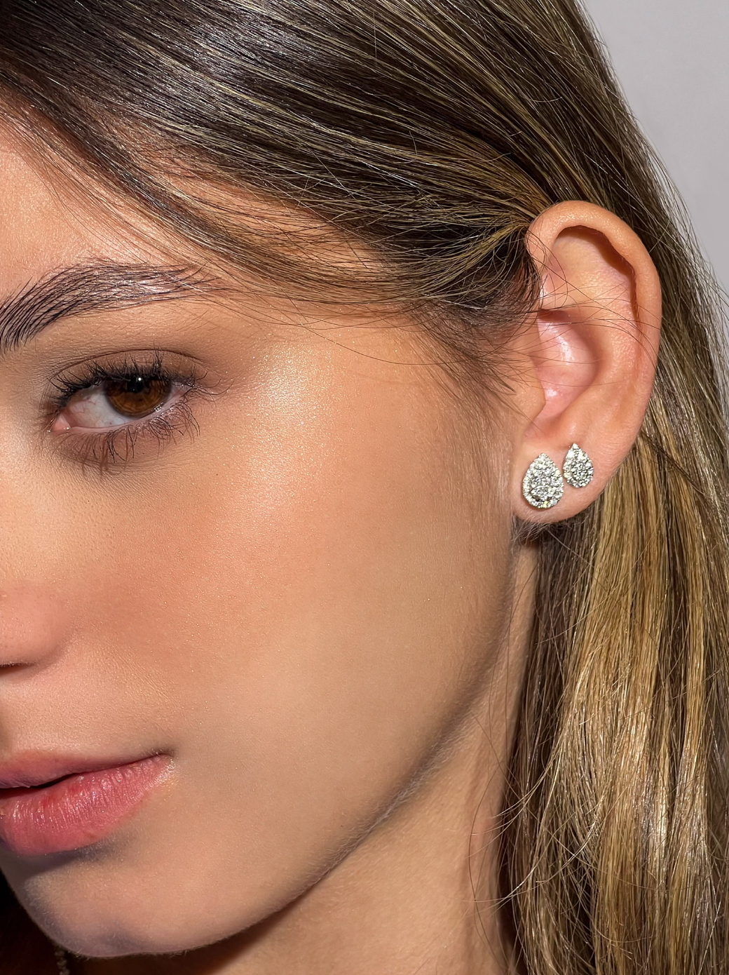 DIAMOND PEAR SHAPED STUDS