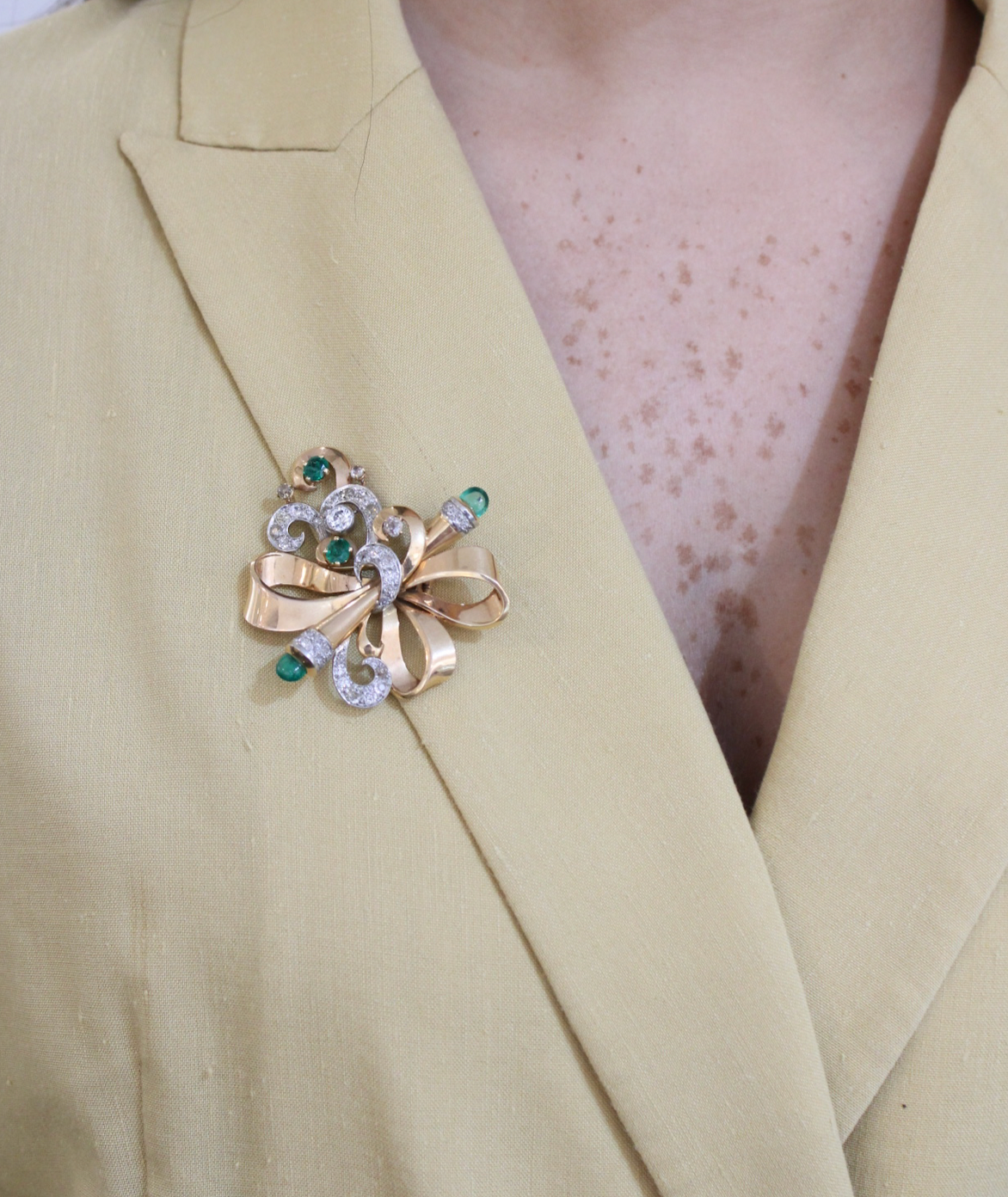 GOLDEN EMERALD STATE BROCHE