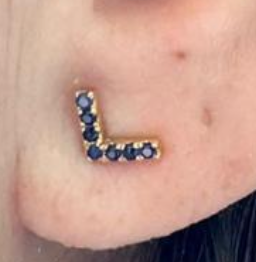 V SAPPHIRE STUDS