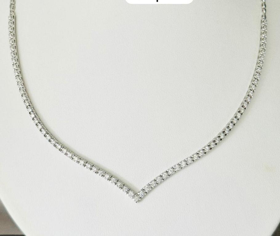 V TENNIS NECKLACE