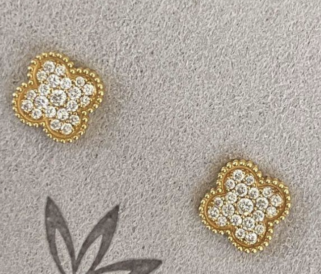 YELLOW GOLD CLOVER STUDS