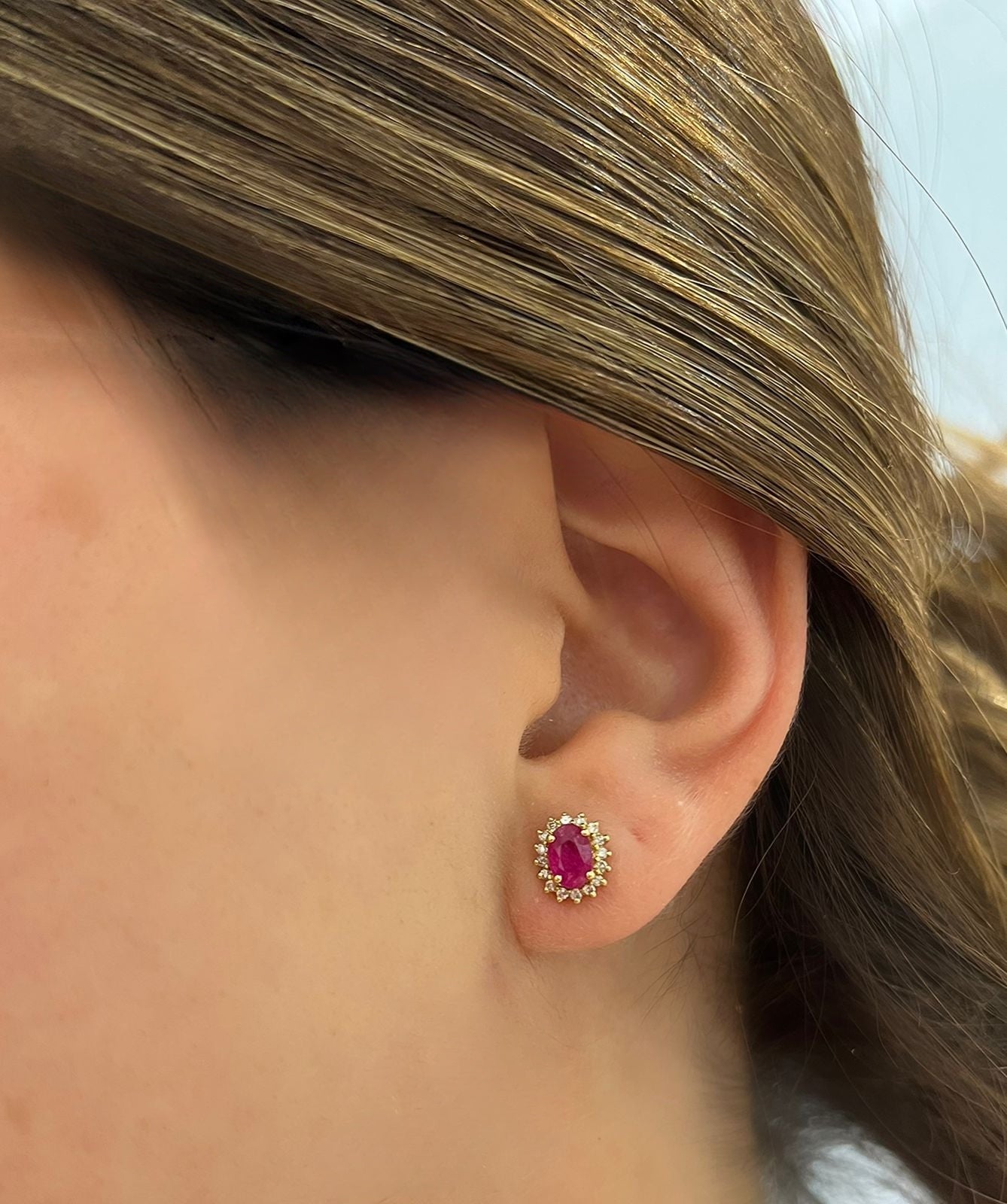 AMARA STUDS